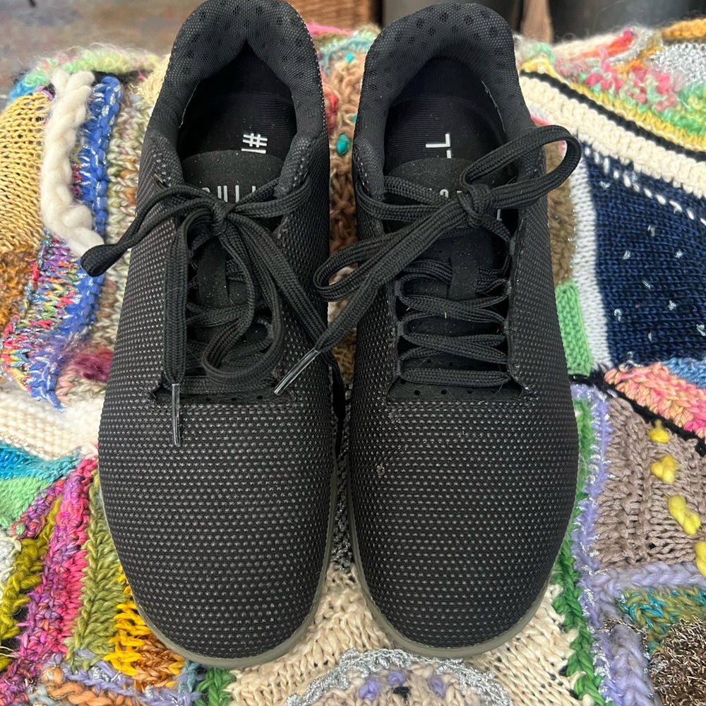 Stylish Black Men's Sneakers